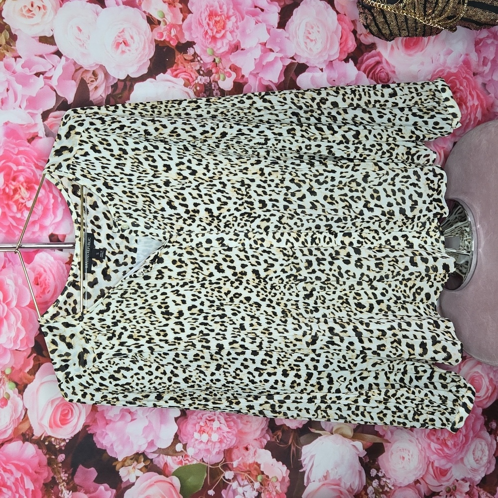 Banana Republic Animal Print Pleated Shirt size small, brown, cream, black - Picture 4 of 9